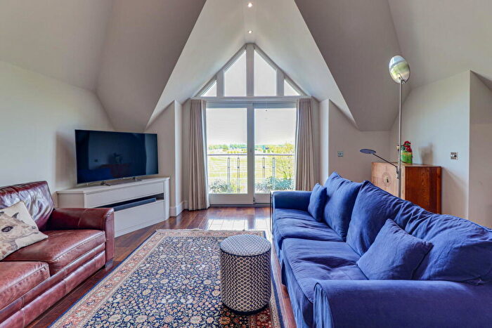2 Bedroom Apartment For Sale In Glenwood House, Wayneflete Place, Esher, KT10