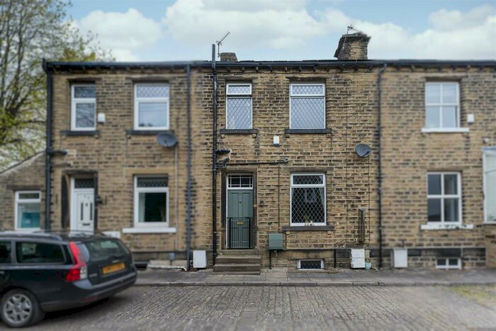 2 Bedroom House To Rent In Temple Street, Lindley, Huddersfield, HD3