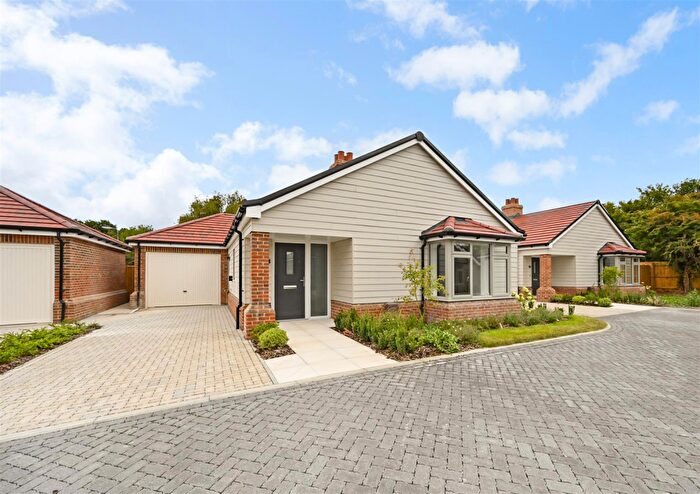 2 Bedroom Detached Bungalow For Sale In Linwood Park, Fontwell, BN18