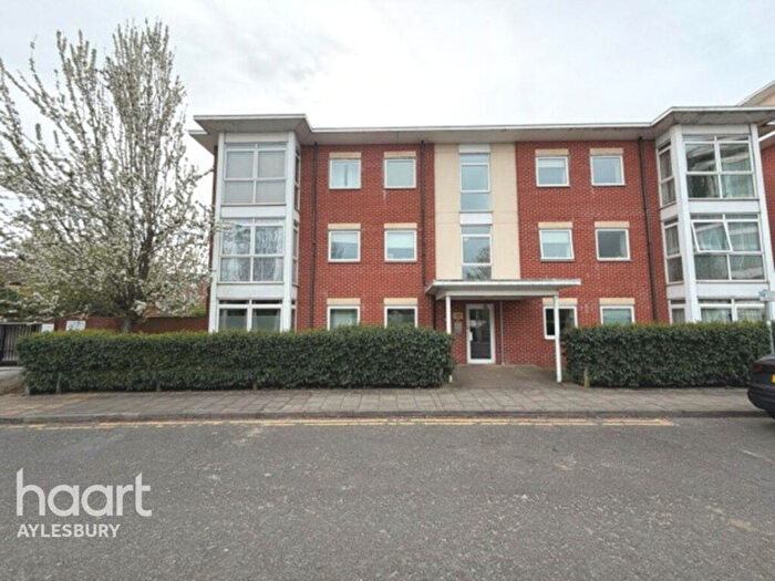 1 Bedroom Semi Detached House For Sale In Kerr Place, Aylesbury, HP21