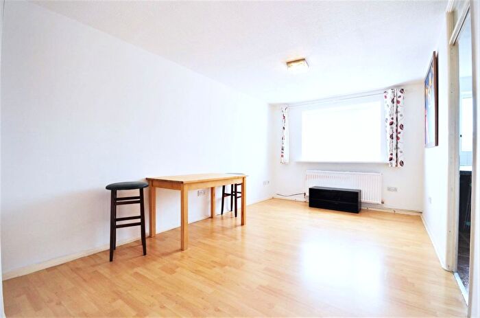 1 Bedroom Flat To Rent In Makepeace Road, Northolt, UB5