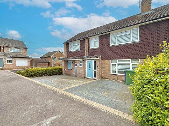 5 Bedroom Semi-Detached House For Sale In Gilded Acre, Dunstable, LU6