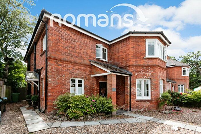 4 Bedroom Detached House To Rent In Bath Road, GU15