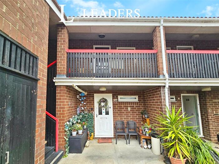 1 Bedroom Apartment For Sale In The Chine, Gosport, Hampshire, PO13