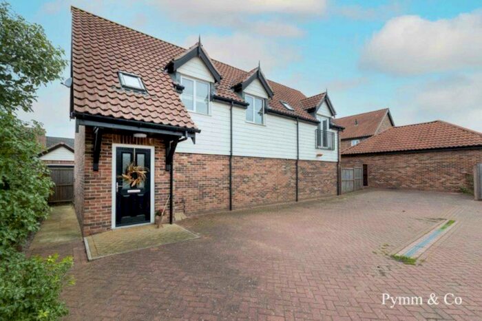 2 Bedroom Coach House To Rent In Minns Crescent, Norwich, NR14