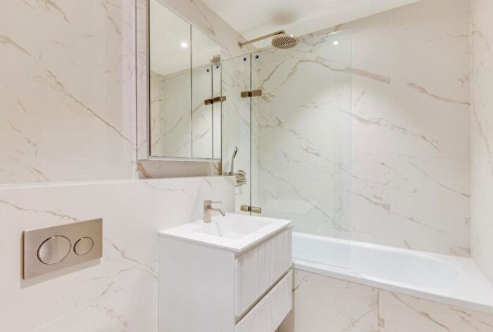 3 Bedroom Flat To Rent In Gloucester Place, London, NW1