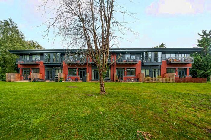 1 Bedroom Flat To Rent In Weybrook House, Weyside Park, Godalming, GU7