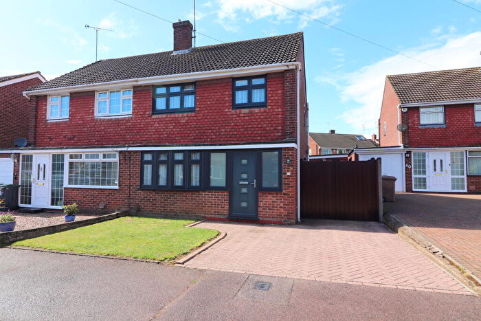 3 Bedroom Semi Detached House For Sale In Torquay Drive, Luton, Bedfordshire, LU4