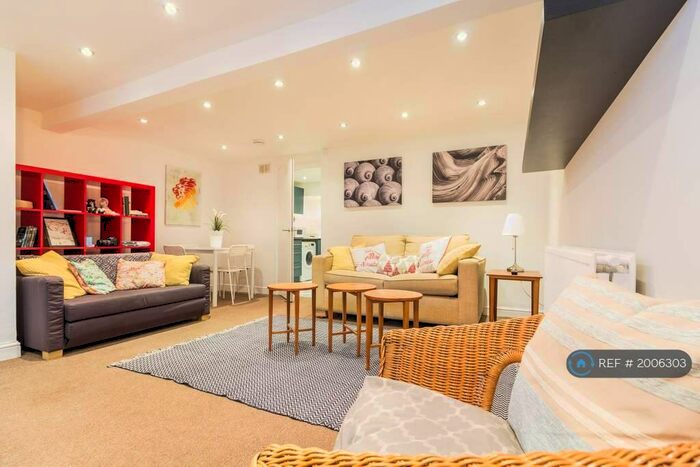 3 Bedroom Flat To Rent In Stoke Newington, London, N16