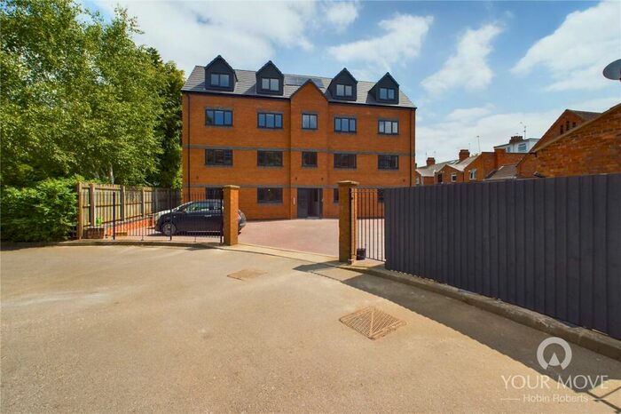 1 Bedroom Flat To Rent In Queens Park Parade, Kingsthorpe, Northampton, NN2