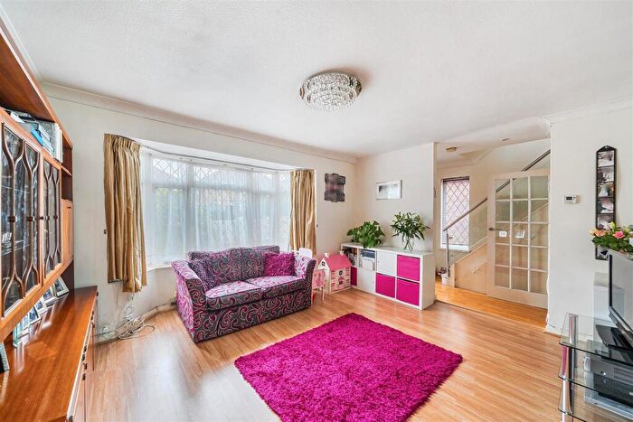 3 Bedroom End Of Terrace House For Sale In Fairmead Crescent, Edgware, HA8