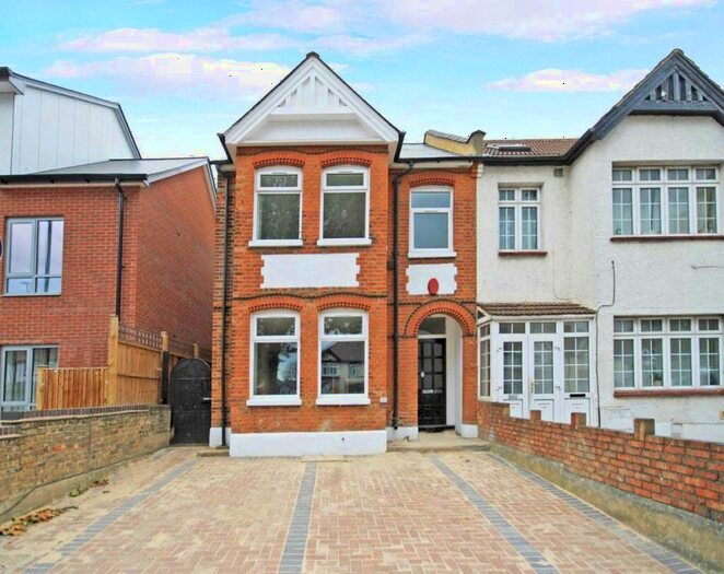 3 Bedroom Flat To Rent In London Road, Isleworth, TW7