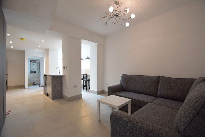 6 Bedroom Terraced House To Rent In Robert Street, Roath, CF24