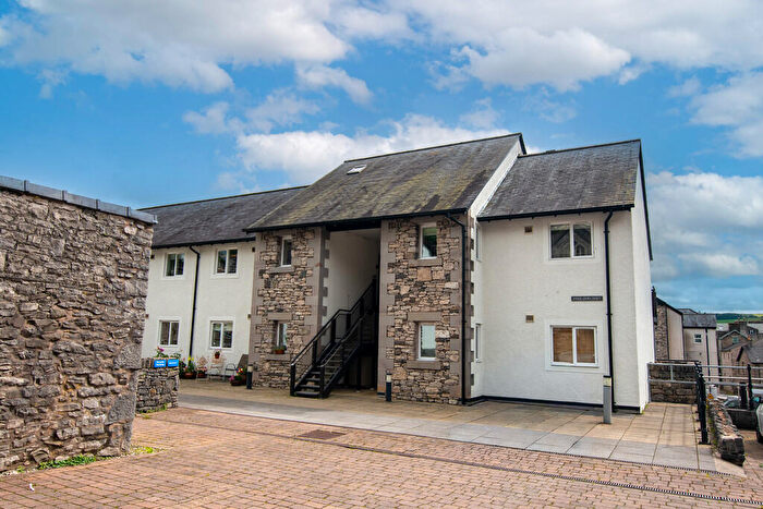 2 Bedroom Apartment For Sale In Kings Arm Croft, Kendal, Cumbria, LA9