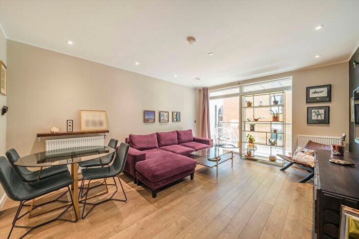 3 Bedroom Flat For Sale In Harrison Walk, Greenwich, SE10