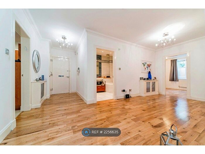 2 Bedroom Flat To Rent In Whitecraigs Court, Giffnock, Glasgow, G46