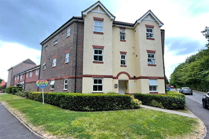 2 Bedroom Flat For Sale In Woodland Walk, Aldershot, Hampshire, GU12
