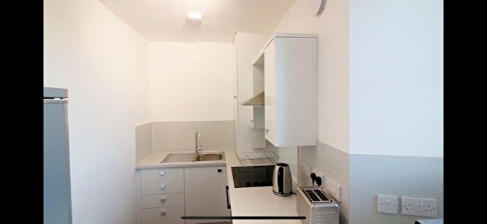 2 Bedroom Flat To Rent In Pitfour Street, West End, Dundee, DD2