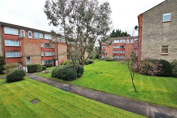 2 Bedroom Maisonette To Rent In Elms Road, Wokingham, RG40