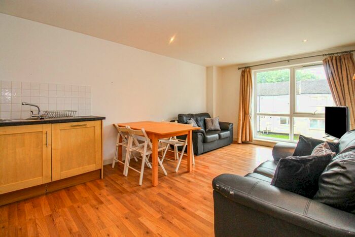 3 Bedroom Apartment To Rent In Holborn Central, LS6