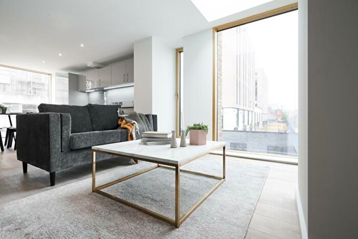 2 Bedroom Apartment To Rent In Flat :: The Quarters, M1