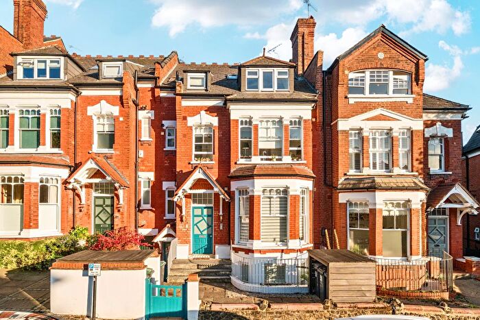 1 Bedroom Flat For Sale In Church Crescent, London, N10