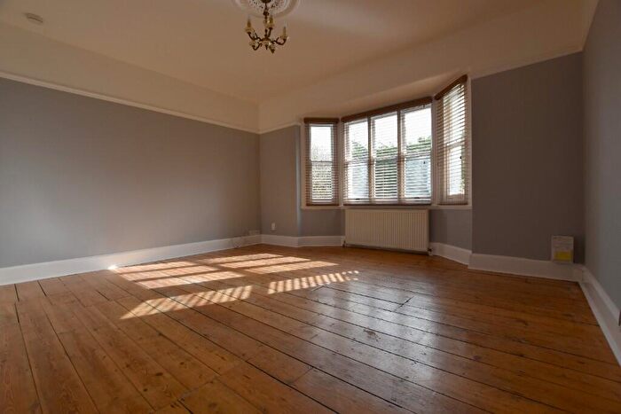 1 Bedroom Flat To Rent In Ridgeway Road, Redhill, Surrey, RH1