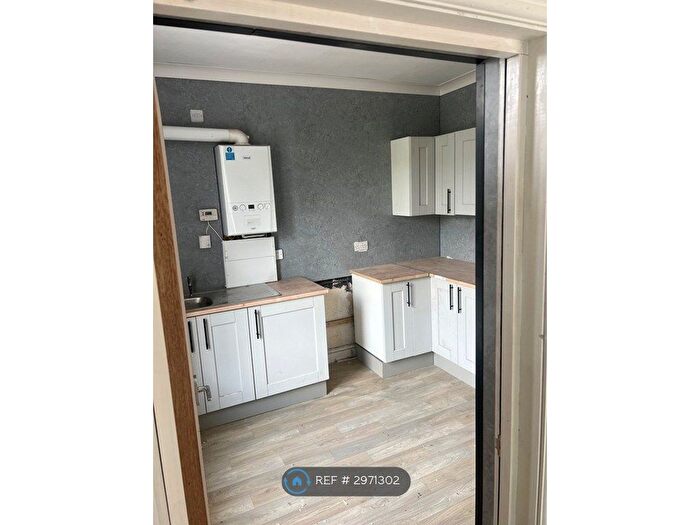 1 Bedroom Flat To Rent In Pontardawe, Swansea, SA8