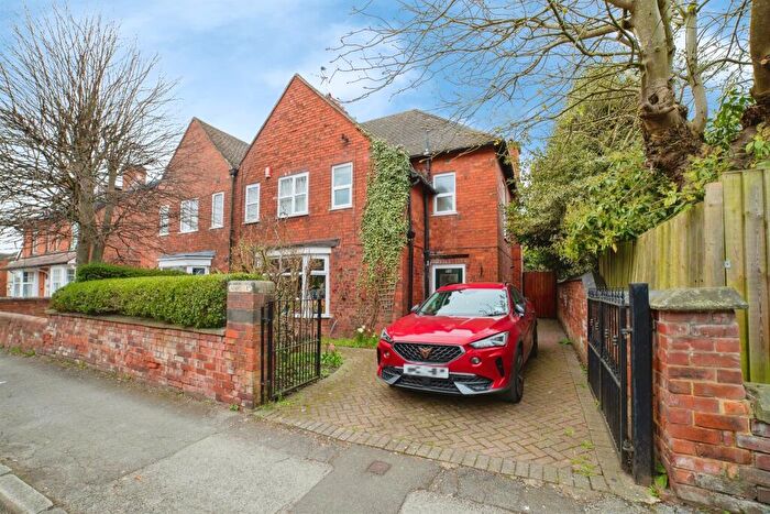 5 Bedroom Character Property For Sale In Hall Street, Alfreton, DE55
