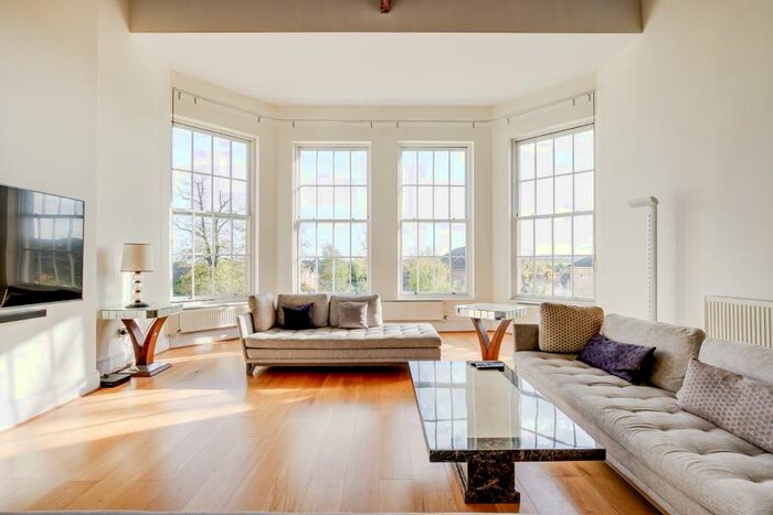 4 Bedroom Apartment To Rent In Royal Drive, Friern Barnet, N11