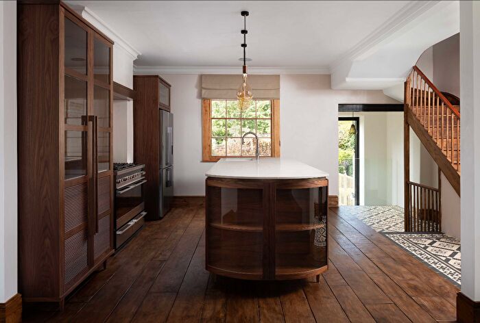 3 Bedroom Detached House To Rent In Old Palace Lane, Richmond, TW9