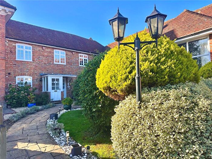 2 Bedroom Apartment For Sale In Lake Grove Road, New Milton, BH25