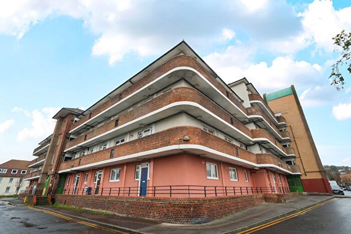 2 Bedroom Flat For Sale In Barnfield Road, Woolwich, SE18