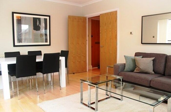 3 Bedroom Flat To Rent In Providence Square, Shad Thames, London, SE1