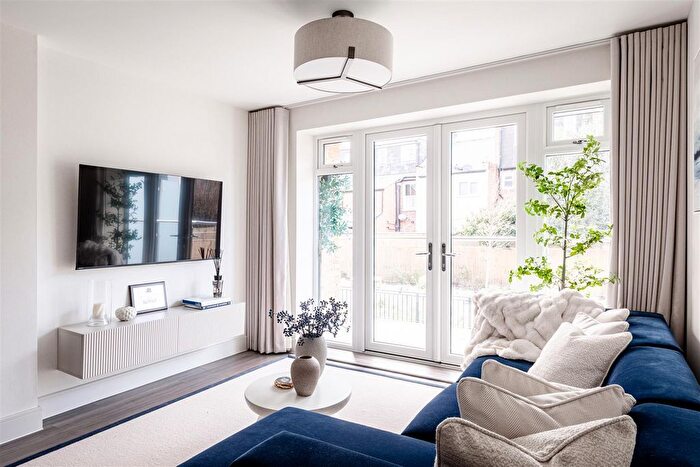 2 Bedroom Flat For Sale In Primo Court, Berrymede Road, W4