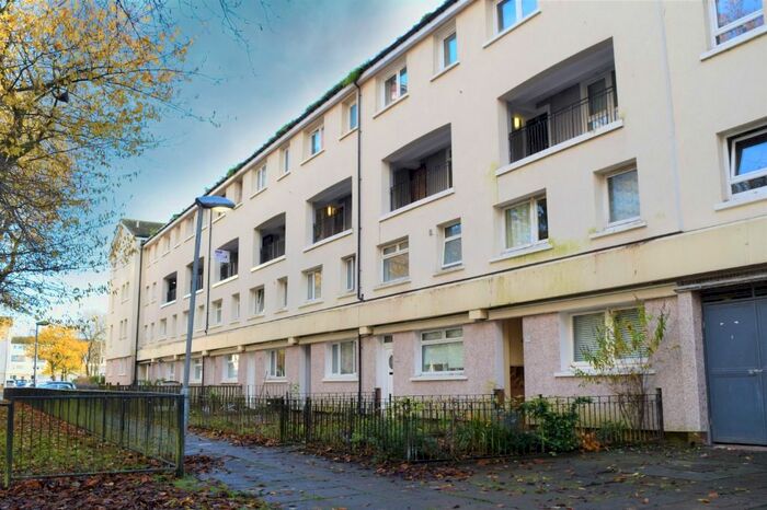 3 Bedroom Flat To Rent In Glenfinnan Drive, Maryhill, Glasgow G20