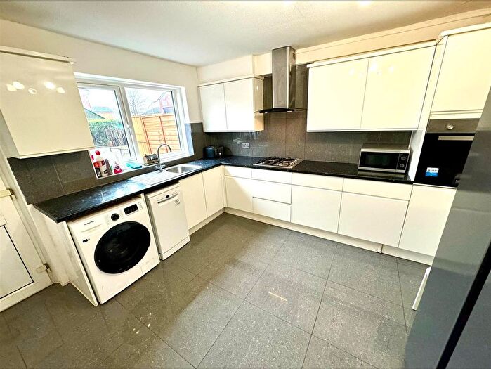 4 Bedroom Town House To Rent In Bedser Drive, Greenford, UB6