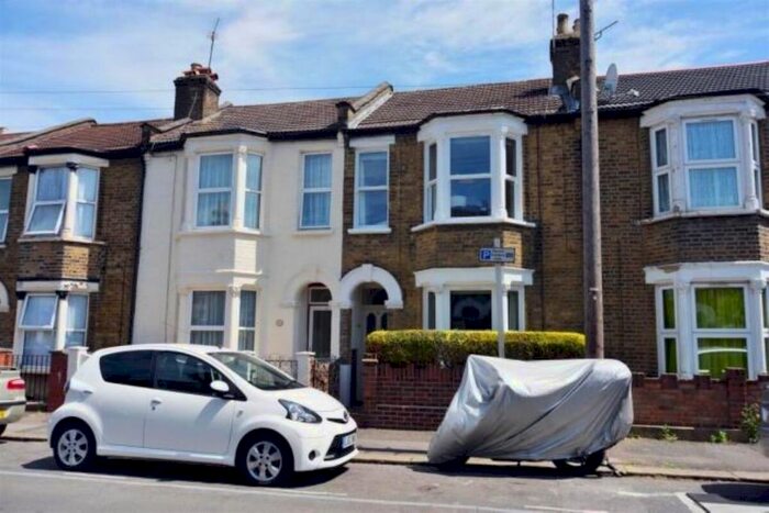 2 Bedroom Flat To Rent In The Crescent, Walthamstow, London E17