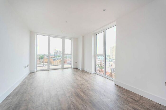 3 Bedroom Flat To Rent In Talisker House, Acton, London, W3