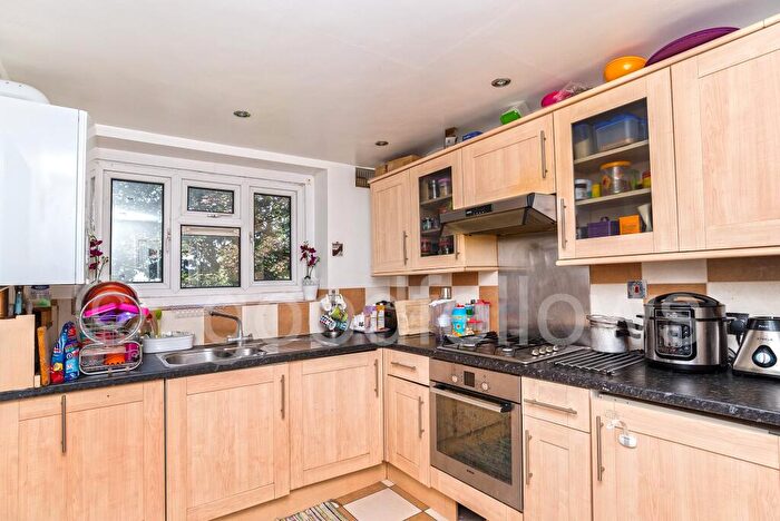 2 Bedroom Apartment To Rent In Green Lane, Morden, Surrey, SM4