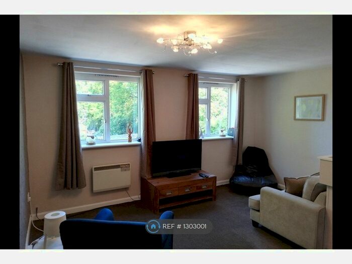1 Bedroom Flat To Rent In Randall Court, Chatham ME4