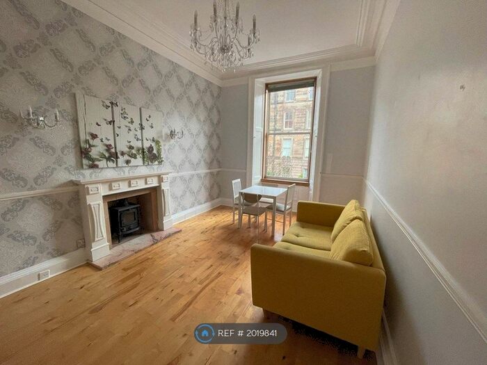 2 Bedroom Flat To Rent In Lutton Place, Edinburgh, EH8