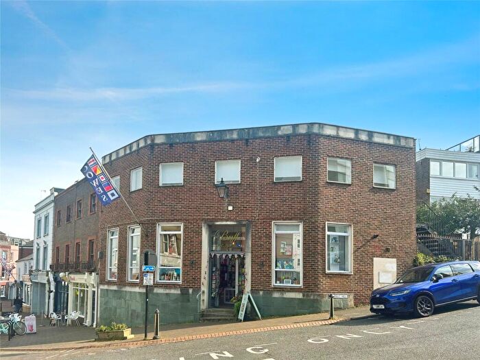 2 Bedroom Apartment For Sale In High Street, Cowes, Isle Of Wight, PO31