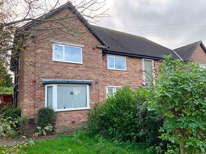 2 Bedroom Flat For Sale In Purpose Built F/F Flat With Gardens - Main Drive, Poulton-Le-Fylde, FY6