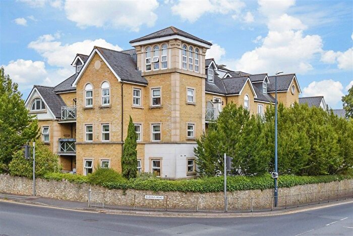 2 Bedroom Flat For Sale In Queensgate, Maidstone, Kent, ME16