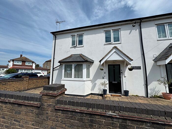 2 Bedroom Flat To Rent In Bedfont Road, TW19