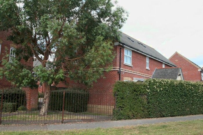 1 Bedroom Flat To Rent In Napier Crescent, Wickford, SS12