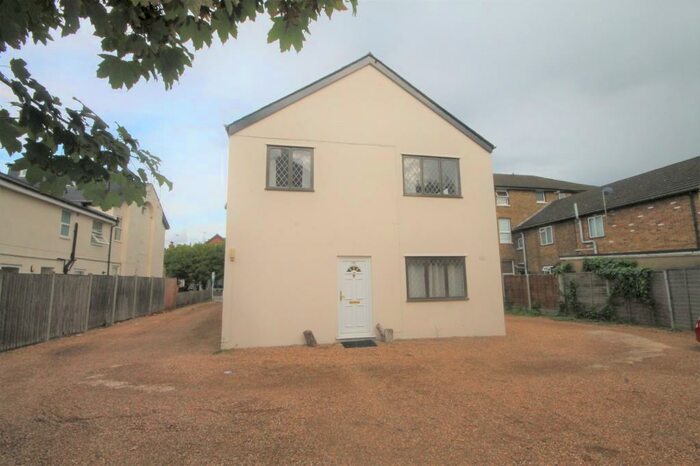 2 Bedroom Maisonette To Rent In Palace Grove, Bromley, BR1
