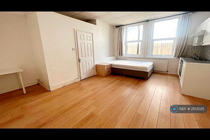 Studio To Rent In Queens Park Gardens, Bournemouth, BH8