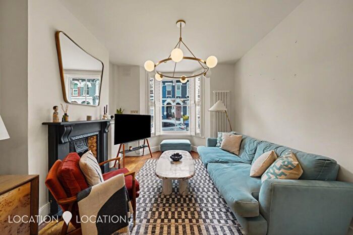 2 Bedroom Flat To Rent In Listria Park, London, N16